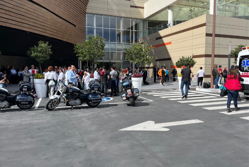 Tras el hecho las actividades fueron suspendidas en la plaza comercial. Foto: Alberto Dzib 