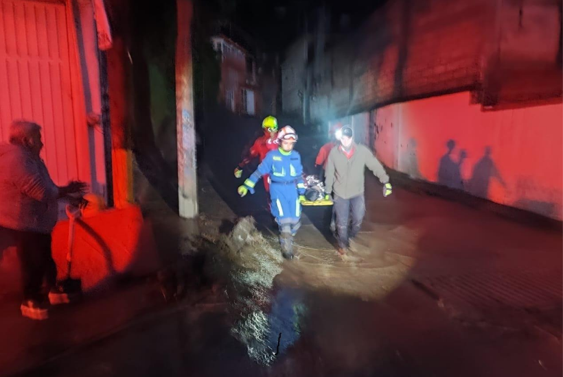 Tres personas fueron trasladadas a un hospital. Foto: Gobierno del Edomex 