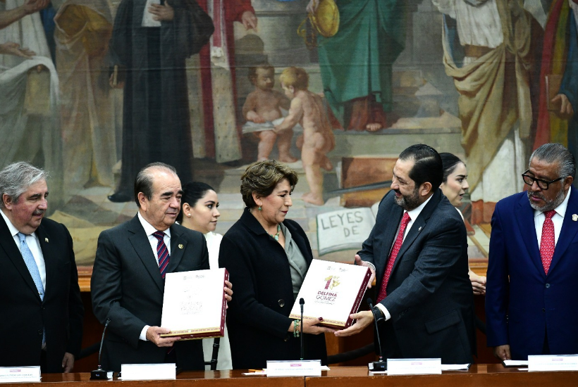 Es la primera vez en más de dos decadas que acude un mandatario estatal a entregar su informe de manera presencial. Foto: Gobierno del Edomex 