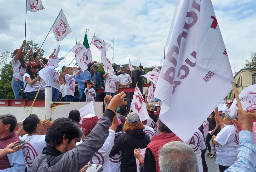 En la caravana participaron 30 vehículos que recorrieron las principales calles de Toluca. Foto: Alberto Dzib 