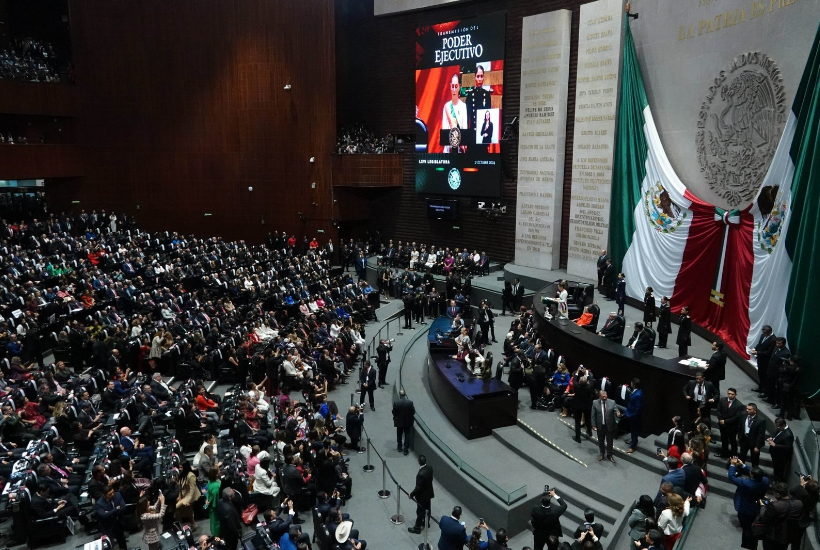 Las participaciones de la oposición fueron silenciadas por momentos por los gritos de la mayoría.  Foto: Galo Cañas /Cuartoscuro 