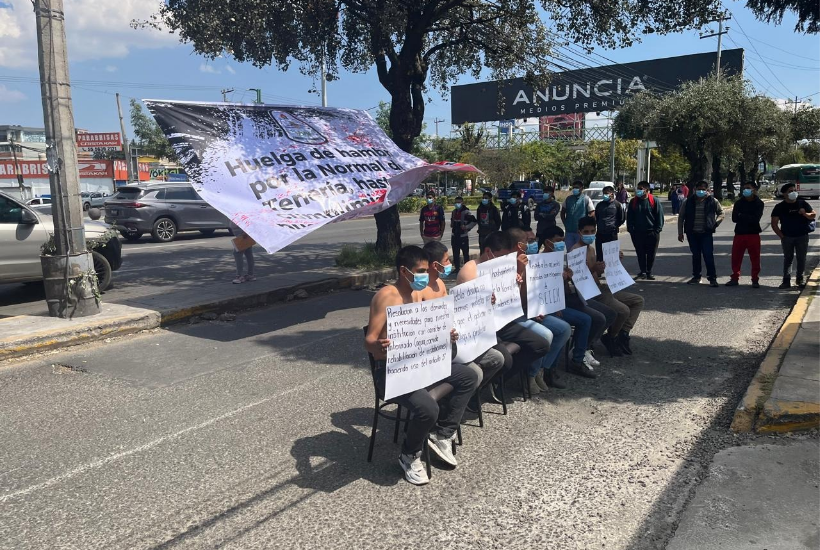 Dicen que sus protestas de deben a que no les atendieron por la vía institucional. Foto: Alberto Dzib 