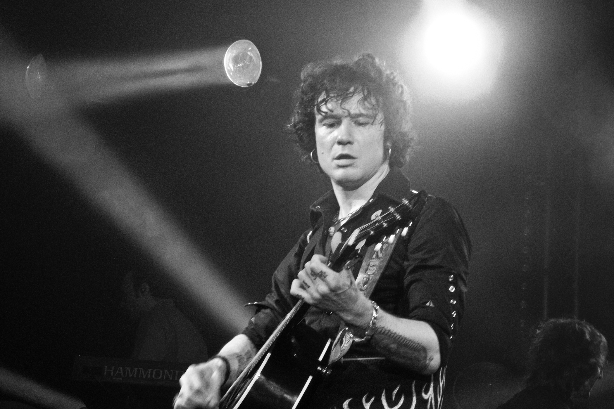 BUNBURY ALISTA TODOS LOS DETALLES PARA DELEITAR CON SU MÚSICA A MILES DE MEXICANOS. 