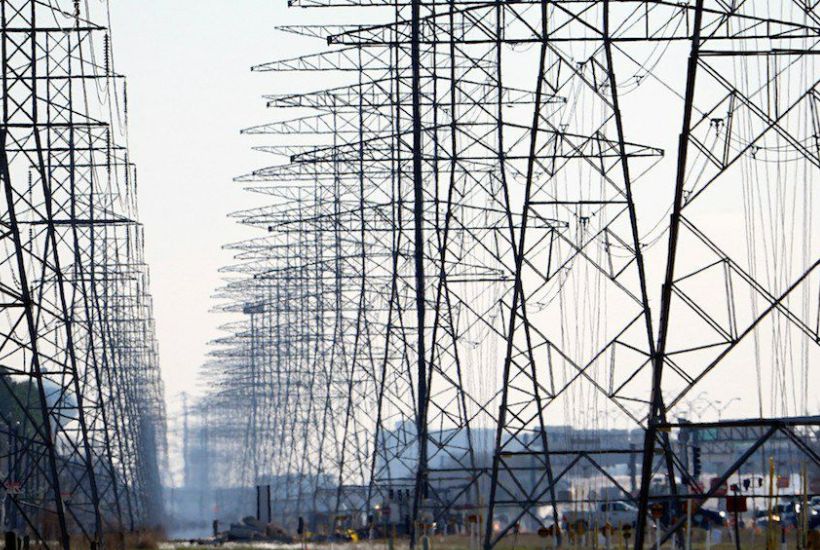 La segunda ola de calor geberado mayor consumo de energía del que se genera. Foto: CFE