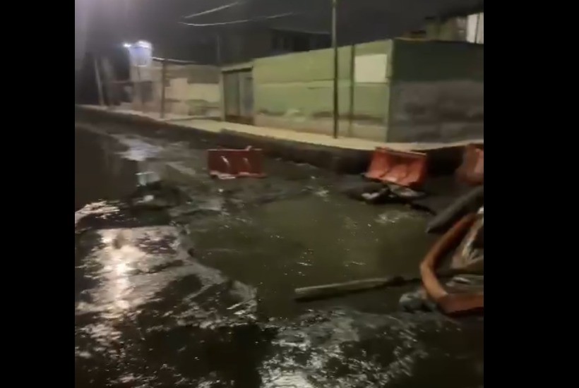 Tres horas y media pasaron para que las aguas negras bajaran de nivel.