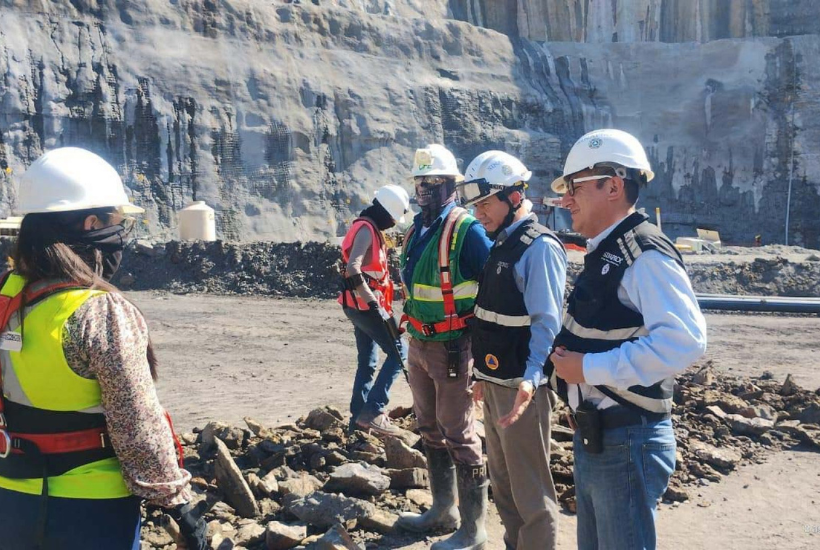 Las labores para localizar los restos de los cuatro mineros restantes continúan. Foto: CNPC