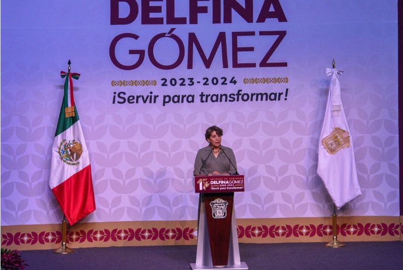 Delfina Gómez en el Teatro Morelos