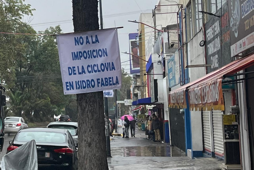 Comerciantes ubicados en la vialidad no ceden y rechazan ciclovía