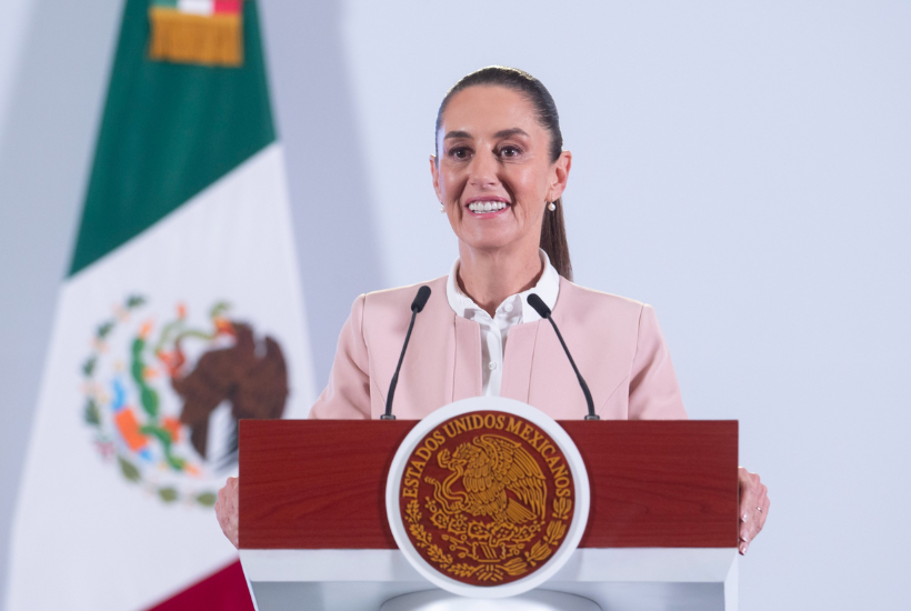 La presidenta Claudia Sheinbaum acusó que el embajador de Estados Unidos en México realiza declaraciones contradictorias. Foto: Presidencia