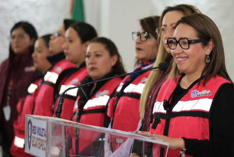 Azucena Cisneros acompañada de su gabinete que trabajará en el Pla Integral Ecatepec Segura