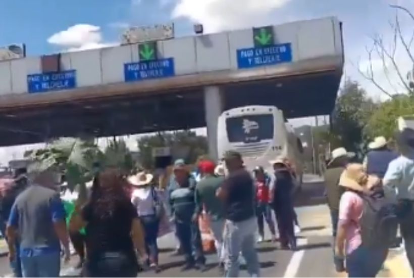 Protesta en la autopista Mexico-Piramides 