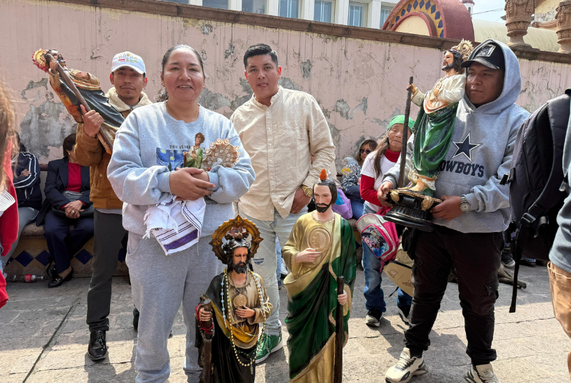 Cientos de devotos de San Judas Tadeo se dieron cita en el Templo de la Santa Veracruz en Toluca para celebrar al patrono.