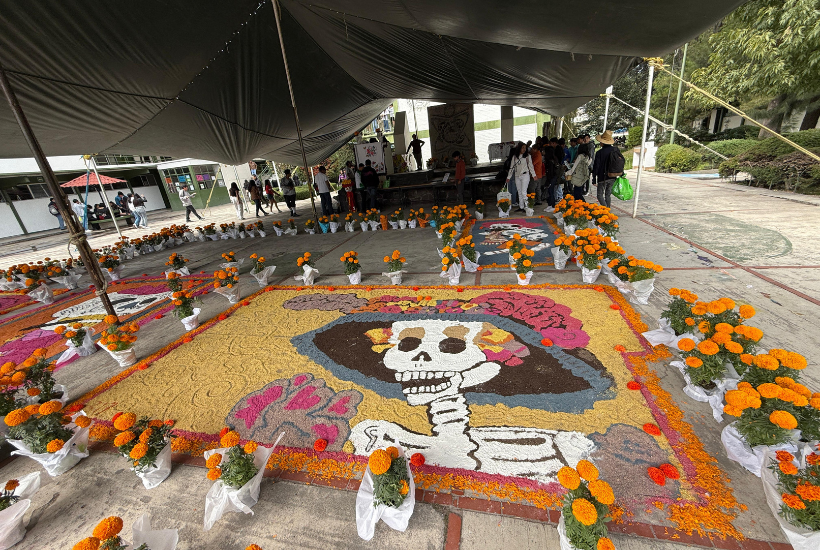 Las ofrendas y exhibiciones, fueron realizadas por los estudiantes de las preparatorias de la UAEM. Foto: Montserrat Peñaloza