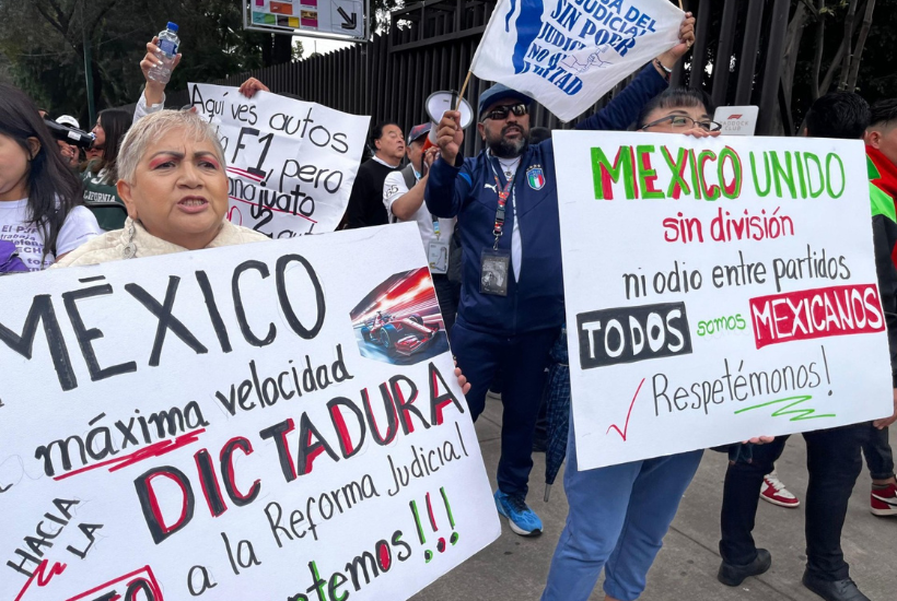 Los trabajadores acudieron al Autódromo Hermanos Rodríguez para manifestarse.