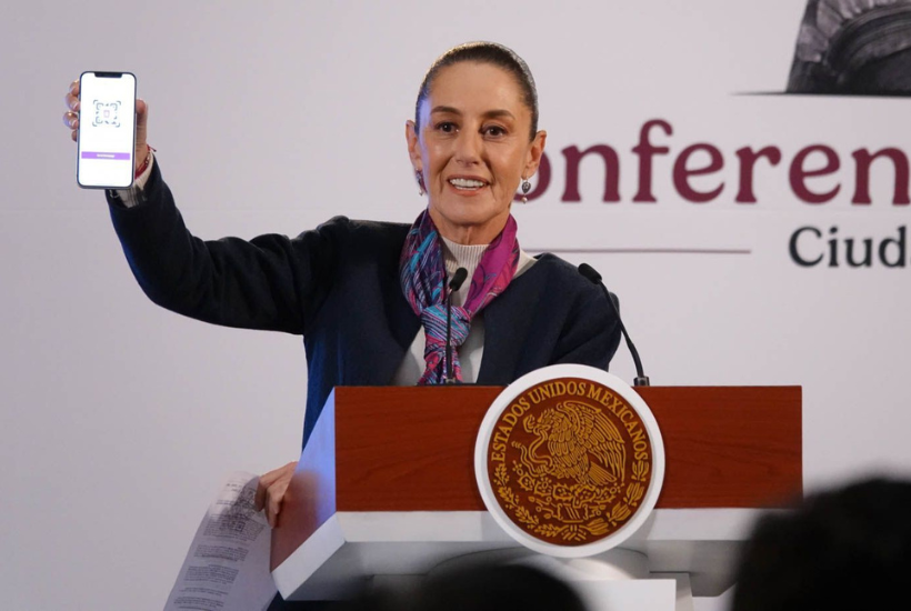 La presidenta Claudia Sheinbaum mostró un código QR sin información sobre notificación para eliminar DOF de reformas al Poder Judicial. Foto: Graciela López Herrera/ CUARTOSCURO