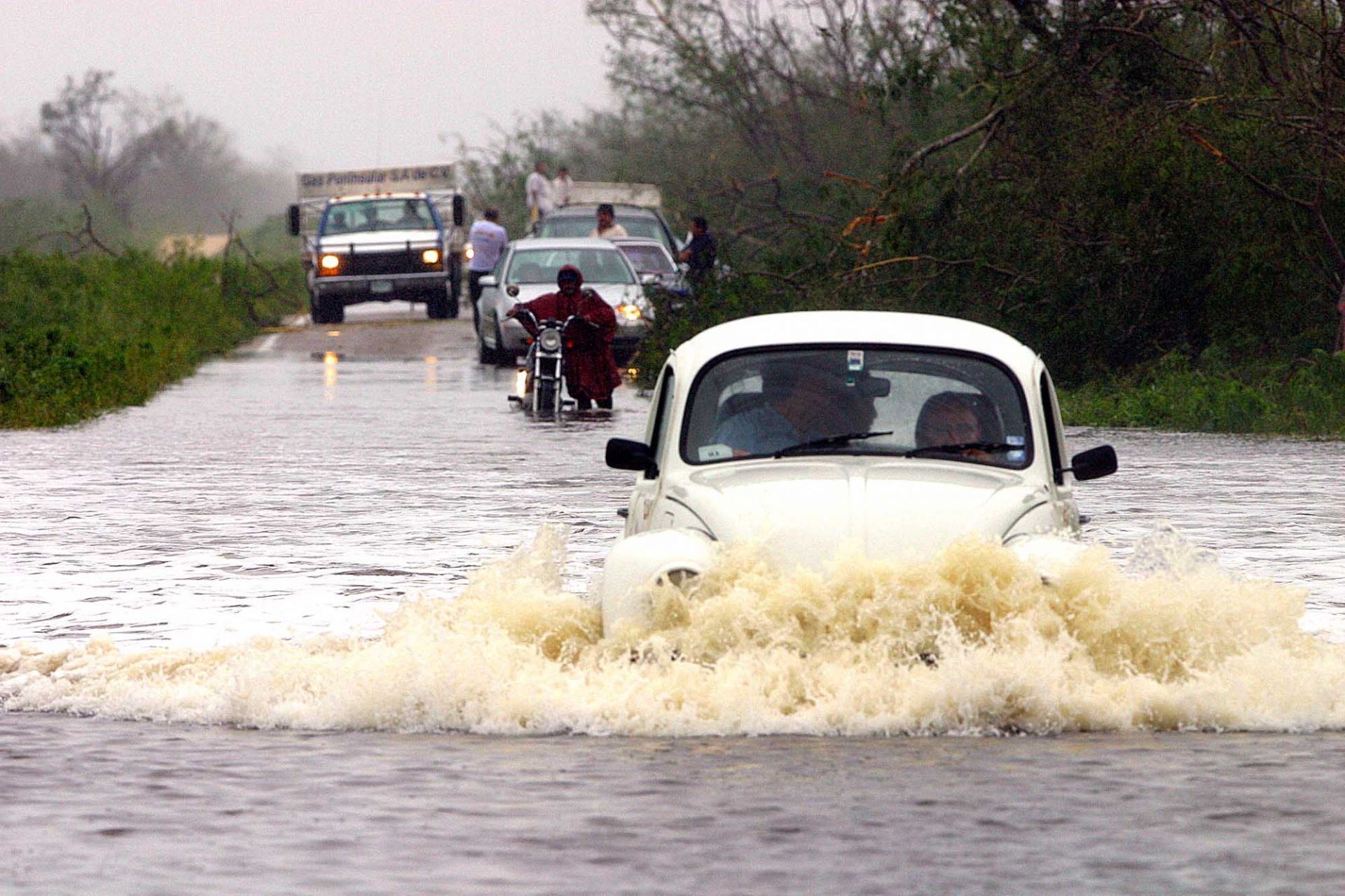 Beryl se intensificó a huracán categoría 3, previo a su llegada a costas mexicanas