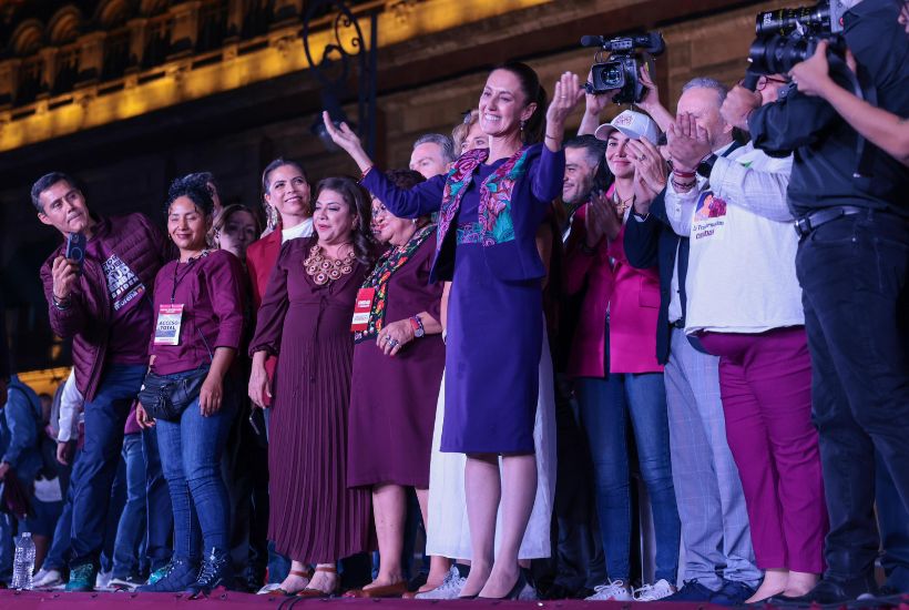 Festejo del triunfo de Claudia Sheinbaum en la madrugada en el Zócalo capitalino. Foto: Prensa Claudia Sheinbaum