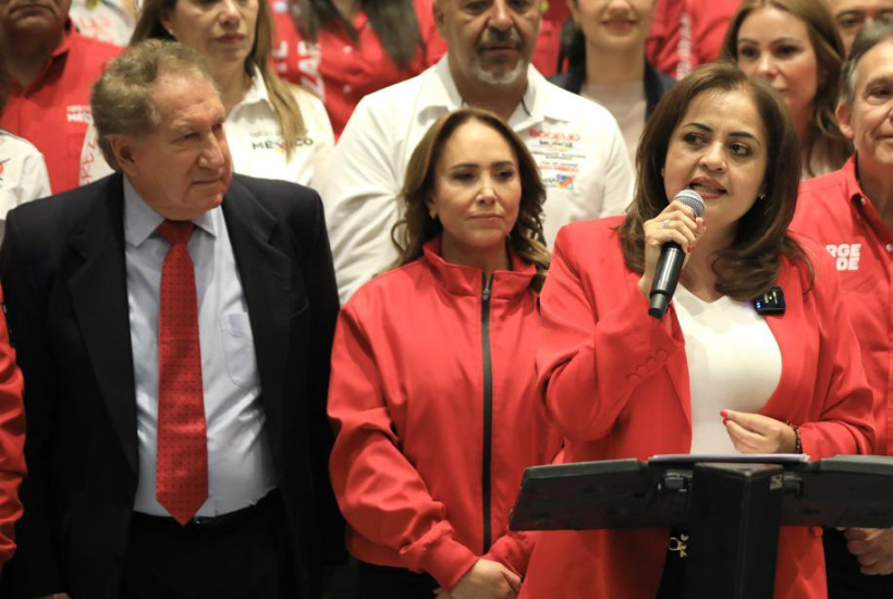 El exgobernador Montiel acompañó la mañana de este marte a la líder estatal tricolor, Ana lilia Herrera. Foto: PRI Edomex