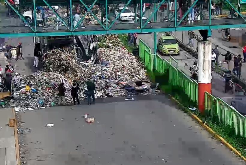 basura en bordo de xochiaca