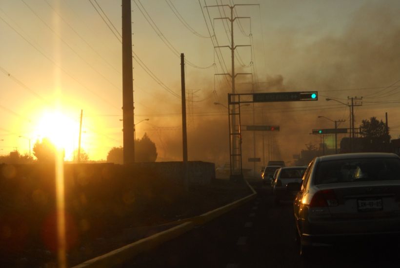 La dispersión de contaminantes se complica por bajas temperaturas, poca humedad e inversiones térmicas