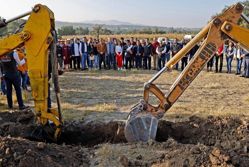 Además de la UMB, en Tepetlaoxtoc también se entregaron las nuevas instalaciones de la Escuela Primaria “Benito Juárez”, con una inversión federal de más de 51 millones de pesos. 