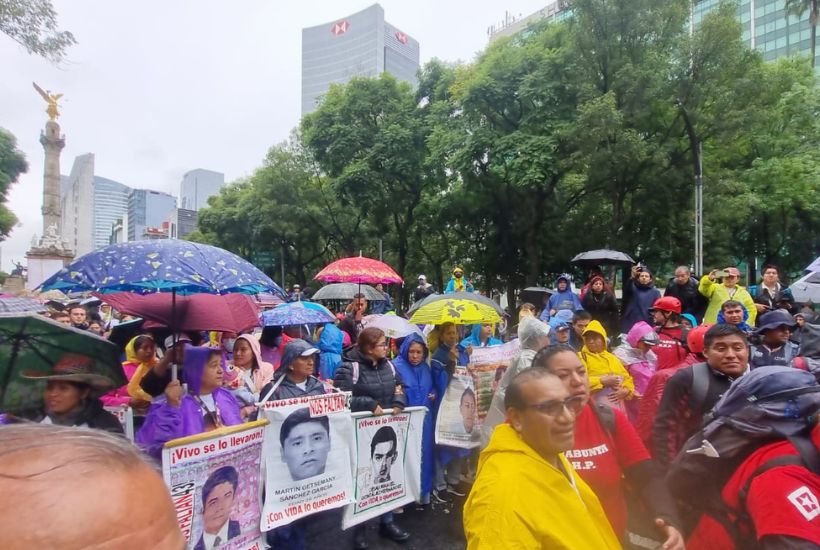 marcha a 10 años de Ayotzinapa 