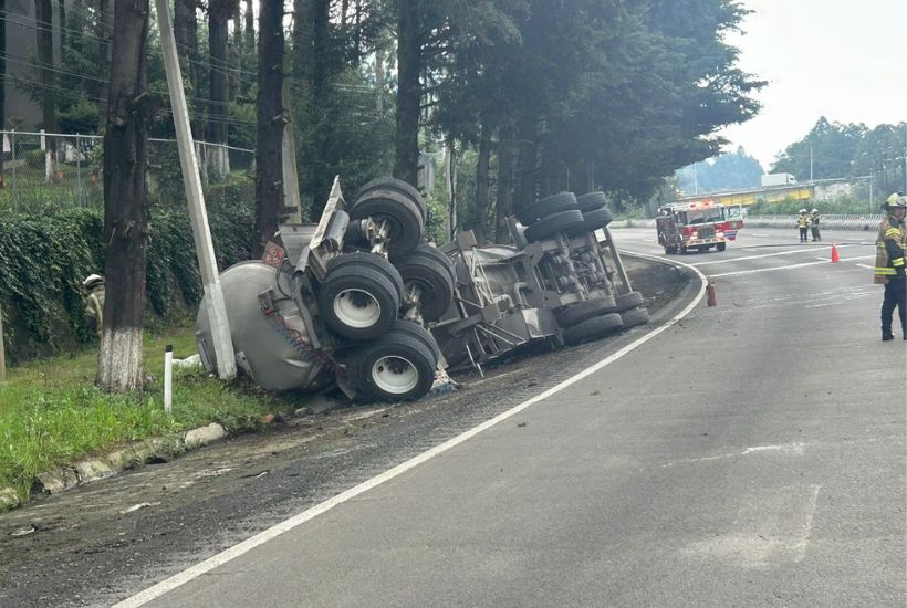 vuelca pipa en la México-Toluca