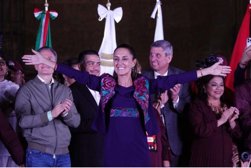 Claudia Sheinbaum durante festejos en el Zócalo