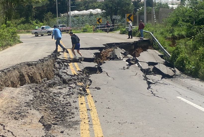 Socavón carretera Tenancingo-Tenango