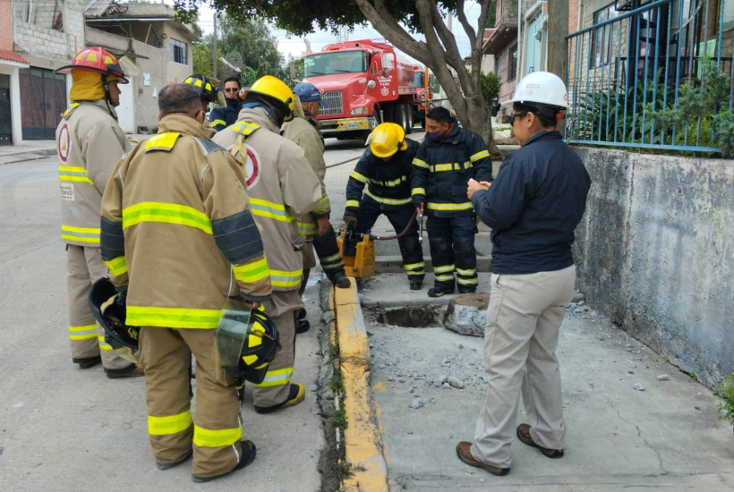 los vecinos de la colonia Benito Juárez, donde se localizó la toma clandestina, alertaron a las autoridades sobre un fuerte olor